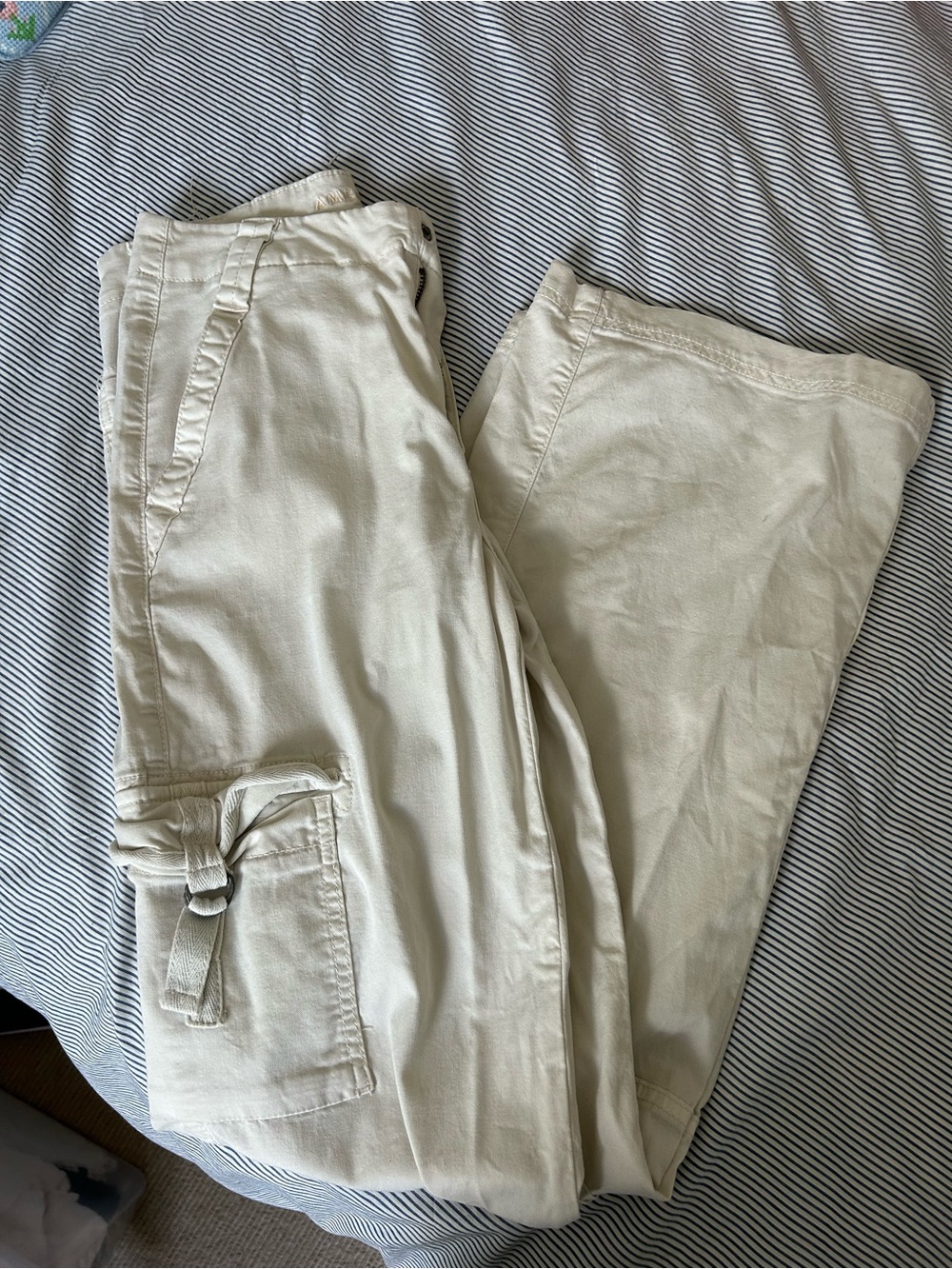 American Eagle Cargo Pants in Off-White